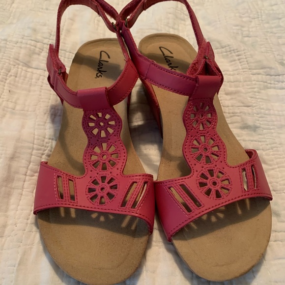 clarks pink sandals